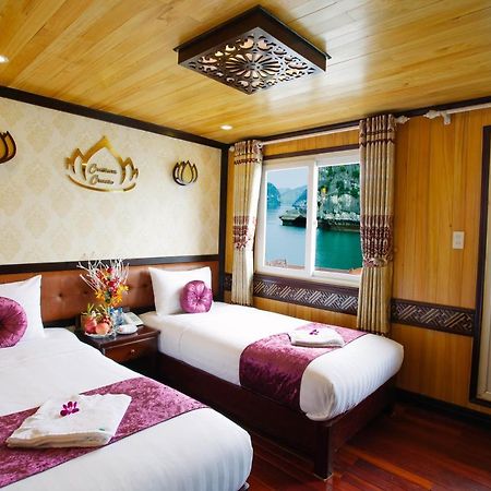 Cristina Diamond Cruise Hotel Hạ Long-öböl Kültér fotó