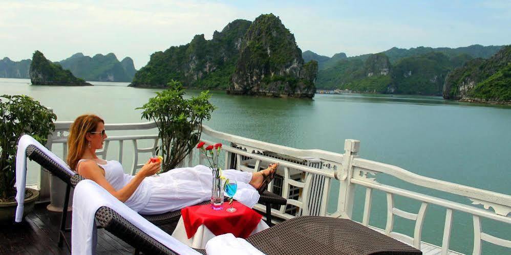 Cristina Diamond Cruise Hotel Hạ Long-öböl Kültér fotó